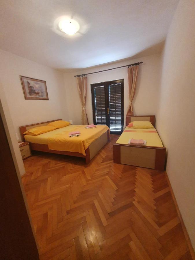 אומיס Apartments Karlo מראה חיצוני תמונה