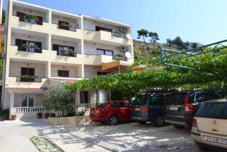 אומיס Apartments Karlo מראה חיצוני תמונה
