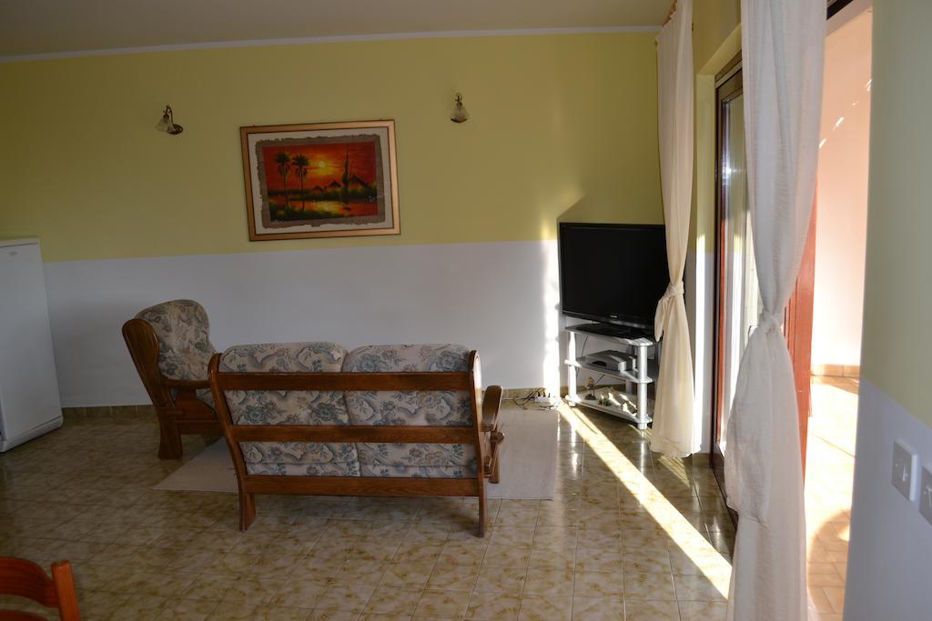 אומיס Apartments Karlo מראה חיצוני תמונה