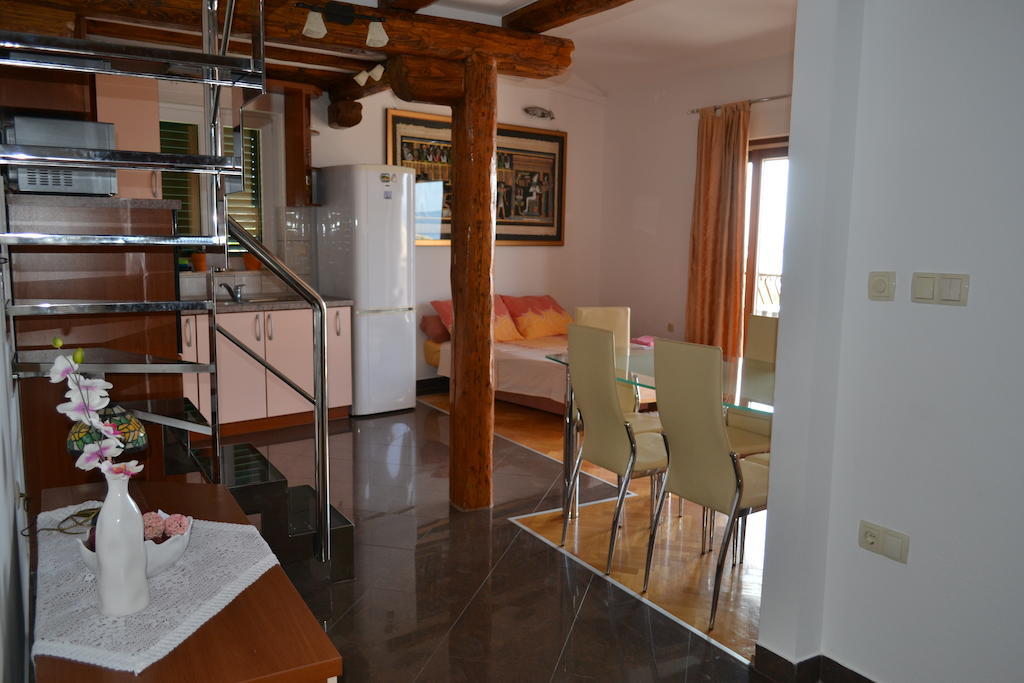 אומיס Apartments Karlo מראה חיצוני תמונה