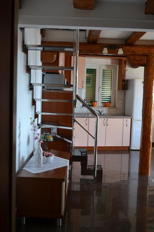 אומיס Apartments Karlo מראה חיצוני תמונה